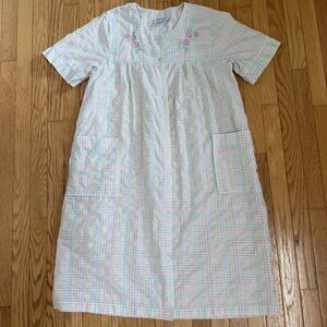 Vtg Leisure Life House Coat Robe Embroidered Pastel Plaid Snap Short Sleeve